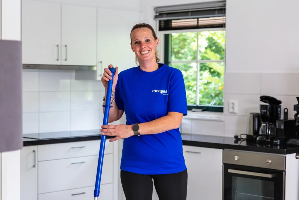 Schoonmaak vakantiehuisjes bezem