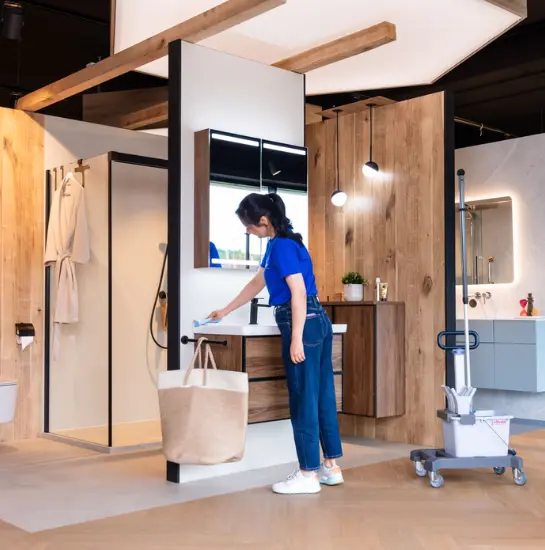 Professioneel schoonmaakbedrijf aan het werk